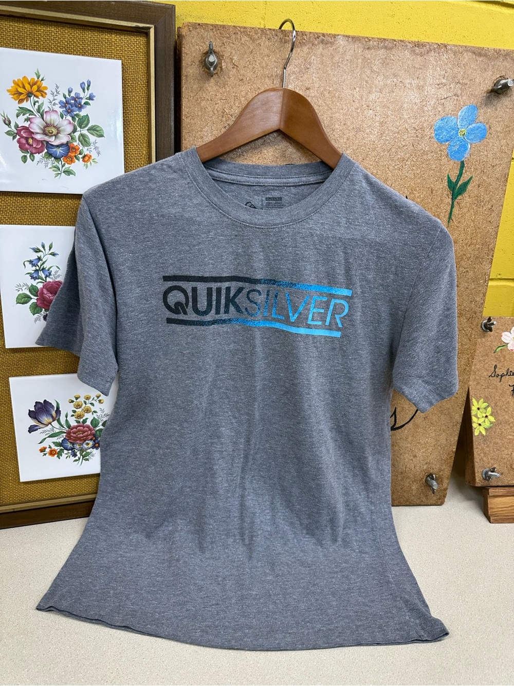 Boys Quiksilver Gray Short Sleeve Tee with Blue Logo Size XL